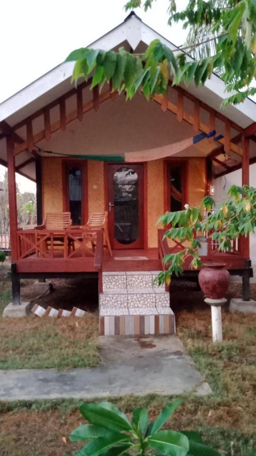Why Not Bar And Bungalows #2 Pemenang Екстер'єр фото